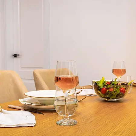 Happy People 1-bd - White By Flat Mаnager * بلوفديف