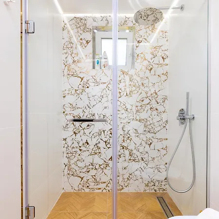 Happy People 1-bd - White By Flat Mаnager * بلوفديف