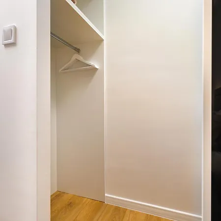 Happy People 1-bd - White By Flat Mаnager