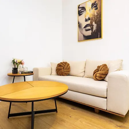 Happy People 1-bd - White By Flat Mаnager