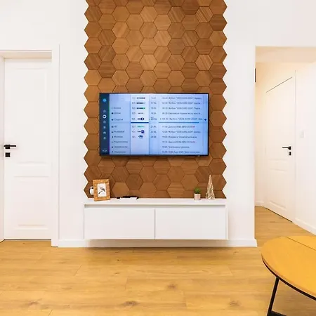 Happy People 1-bd - White By Flat Mаnager