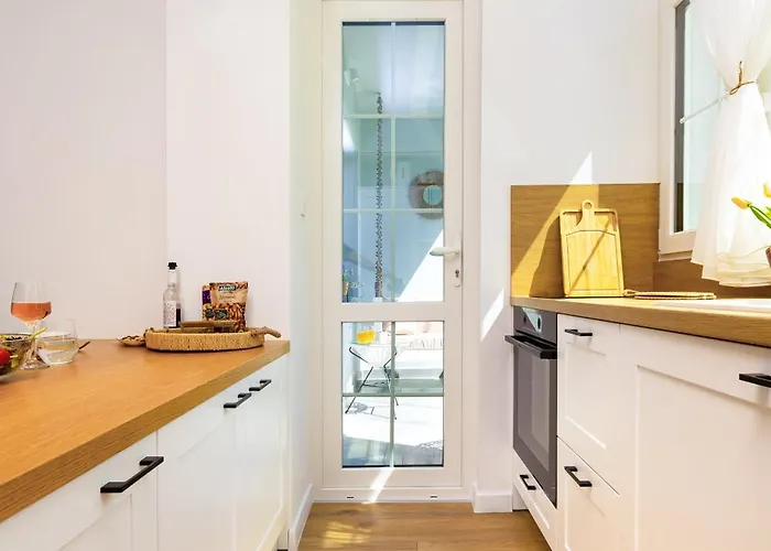 Happy People 1-bd - White By Flat Mаnager